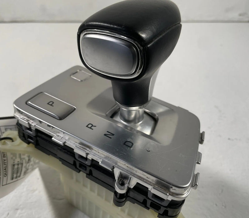 Load image into Gallery viewer, 2022-2023 GENESIS G70 AUTOMATIC GEAR SHIFTER FLOOR LEVER KNOB ASSEMBLY # 108117