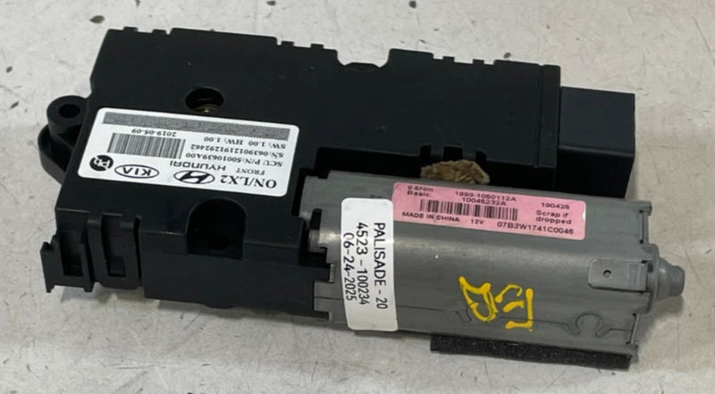 Load image into Gallery viewer, 2020-2025 HYUNDAI PALISADE FRONT SUNROOF SUN ROOF WINDOW GLASS MOTOR # 100234