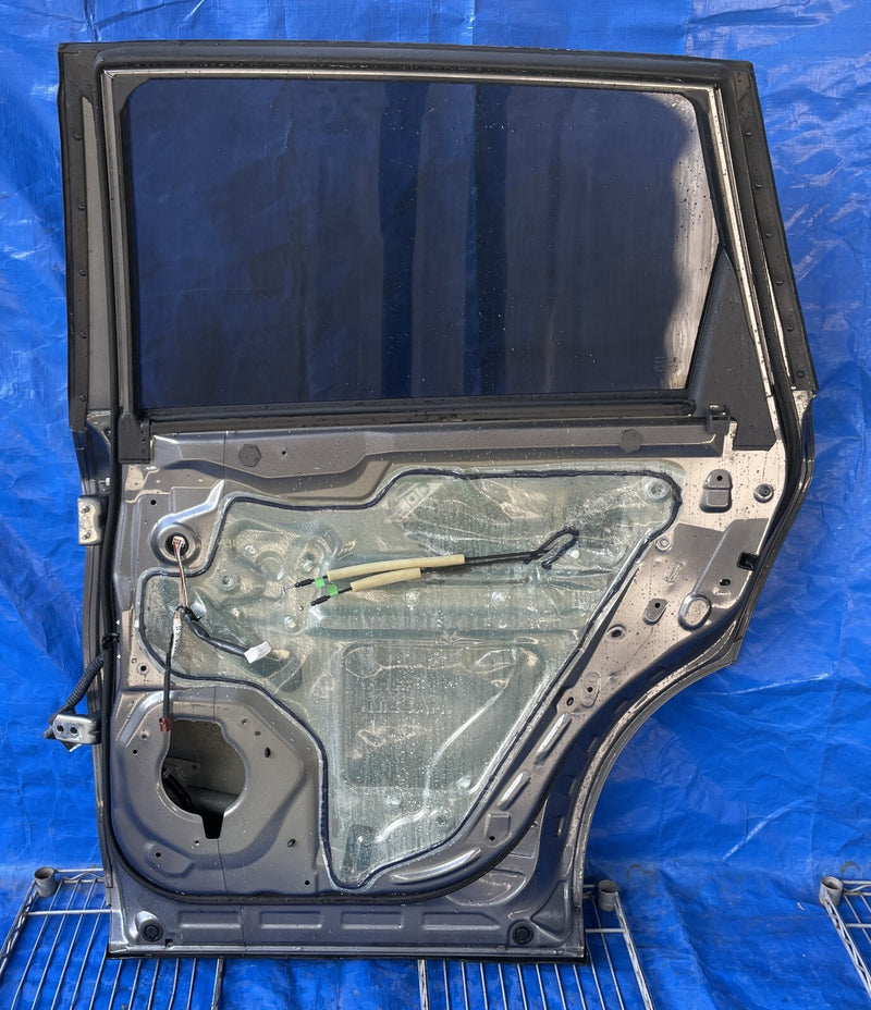Load image into Gallery viewer, 16-20 INFINITI QX60 REAR RIGHT PASSENGER DOOR ASSEMBLY GRAY KAD # NB1-DRU1538