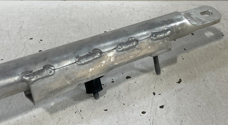 Load image into Gallery viewer, 2019-25 GENESIS G70 FRONT RIGHT FENDER REARWARD STRUT TOWER BRACE BRACKET 100961