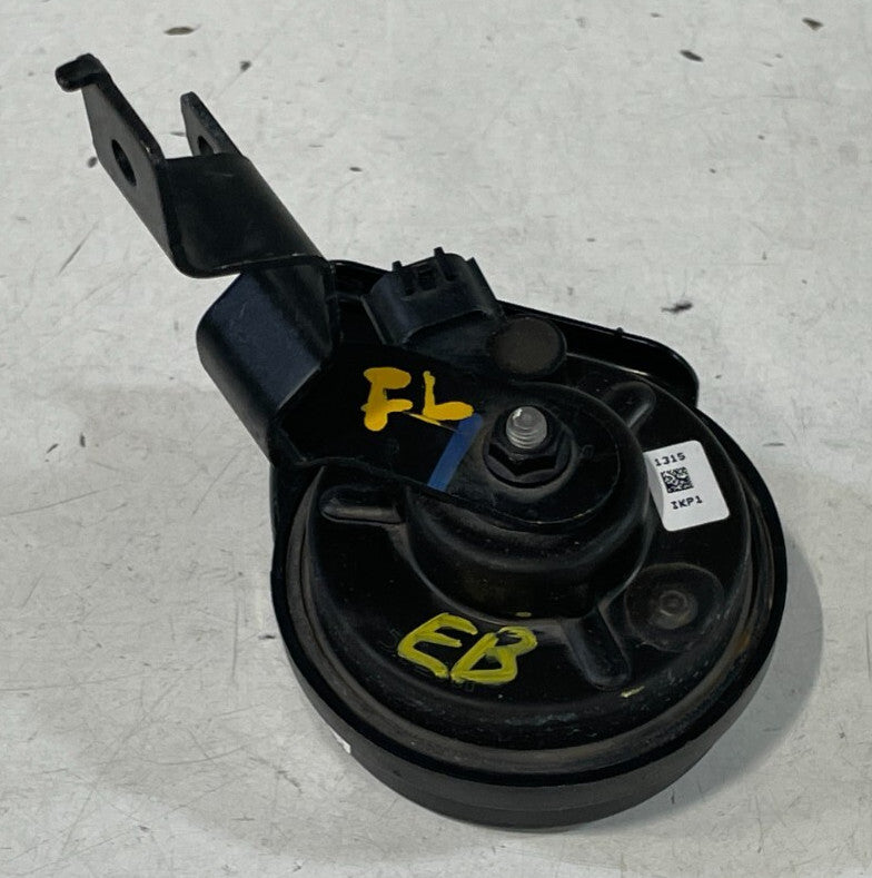 Load image into Gallery viewer, 2022-2025 GENESIS G70 HIGH PITCH HORN SIGNAL ALARM W/ BRACKET 96621-G9010 #96722