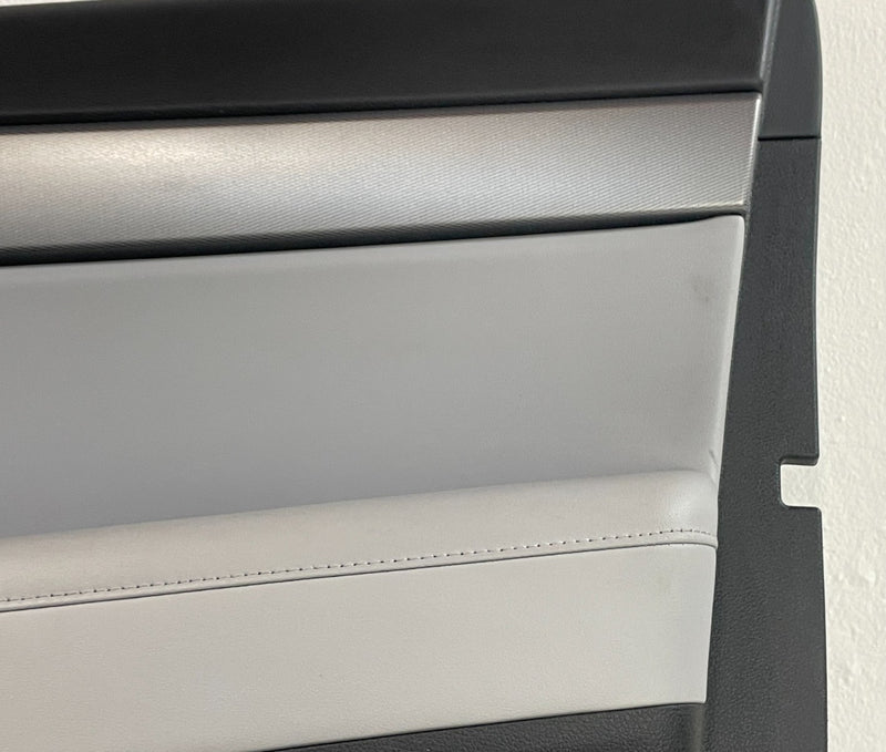 Load image into Gallery viewer, 2020 - 2022 HYUNDAI PALISADE FRONT RIGHT SIDE INTERIOR DOOR TRIM PANEL # 100874