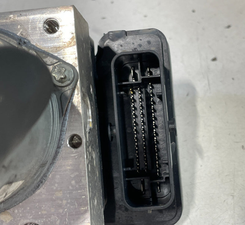 Load image into Gallery viewer, 21-24 TOYOTA CAMRY FWD ABS ANTI LOCK BRAKE PUMP CONTROL MODULE UNIT 2.5L # 99430