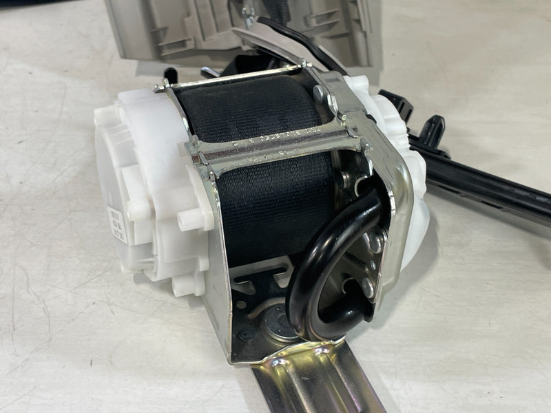 Load image into Gallery viewer, 2022-2025 HONDA CIVIC FRONT RIGHT SIDE SEAT BELT RETRACTOR W/ TENSIONER # 92794