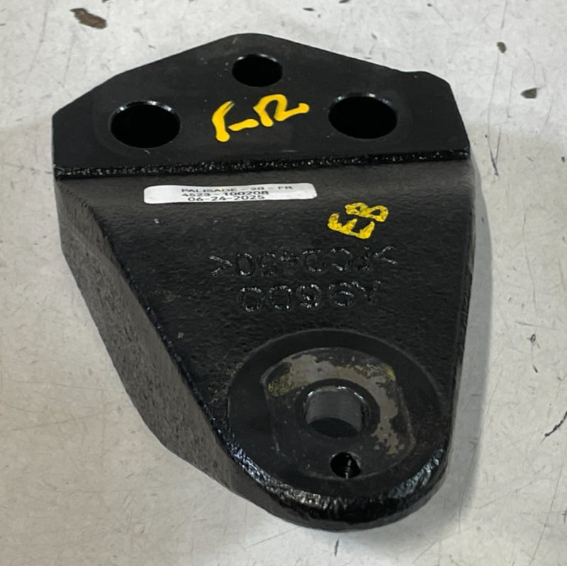 Load image into Gallery viewer, 20-25 HYUNDAI PALISADE FWD FRONT RIGHT ENGINE UPPER MOUNT SUPPORT BRACKET 100208
