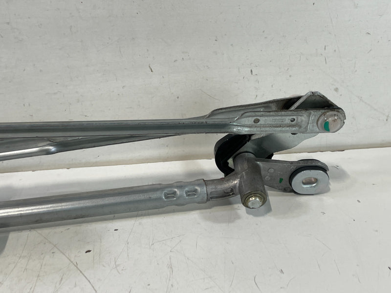 Load image into Gallery viewer, 22-25 HYUNDAI TUCSON FRONT WINDSHIELD WIPER TRANSMISSION LINKAGE W/MOTOR #103302