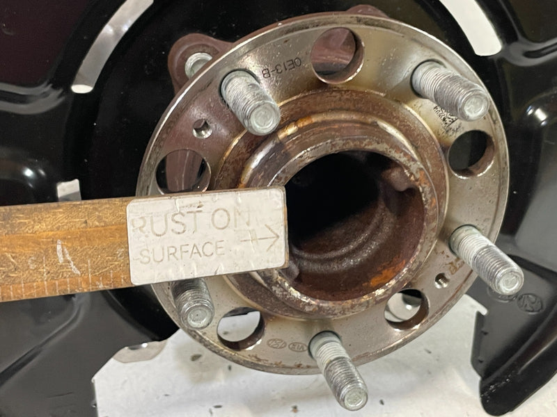 Load image into Gallery viewer, 2020-25 HYUNDAI PALISADE FWD REAR RIGHT SPINDLE KNUCKLE W/ BEARING HUB # 100284