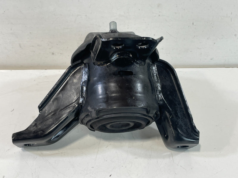 Load image into Gallery viewer, 20-25 HYUNDAI PALISADE FWD FRONT RIGHT SIDE ENGINE MOUNT SUPPORT BRACKET #102170