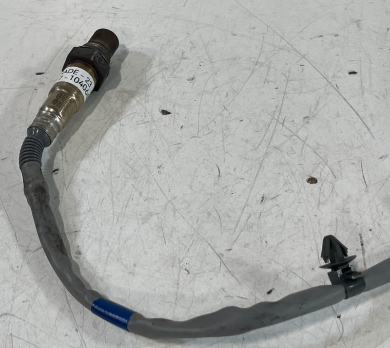 Load image into Gallery viewer, 20-25 HYUNDAI PALISADE FRONT RIGHT UPPER EXHAUST LAMBDA O2 OXYGEN SENSOR #104064