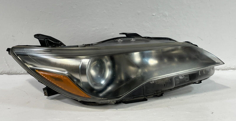 Load image into Gallery viewer, 2015 - 2017 TOYOTA CAMRY RIGHT SIDE HALOGEN HEADLIGHT HEADLAMP # IG12-HDS1051