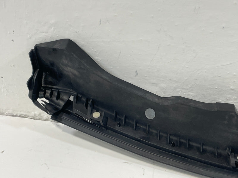 Load image into Gallery viewer, 11-19 INFINITI M56 M37 Q70 FRONT LEFT SIDE FENDER SEAL COVER TRIM MOLDING #94043