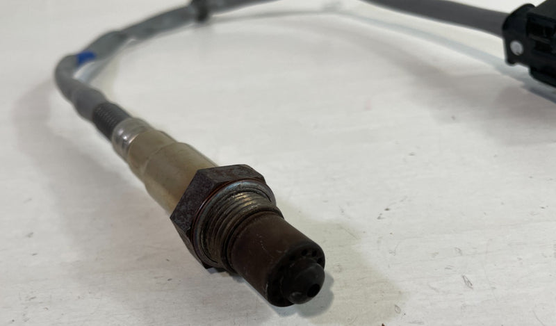 Load image into Gallery viewer, 20-25 HYUNDAI PALISADE FRONT RIGHT UPPER EXHAUST LAMBDA O2 OXYGEN SENSOR #104175