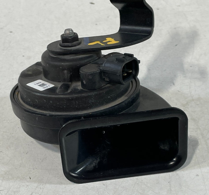 Load image into Gallery viewer, 2022-2025 GENESIS G70 HIGH PITCH HORN SIGNAL ALARM W/ BRACKET 96621-G9010 #96722