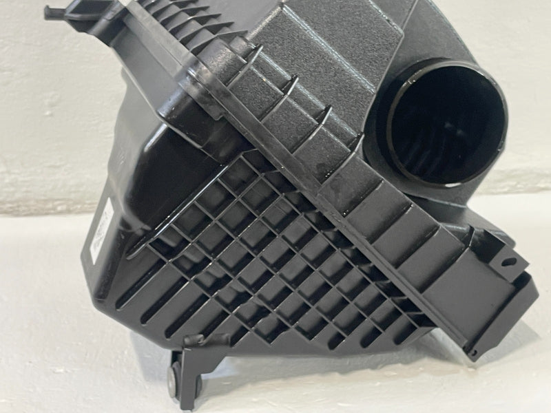 Load image into Gallery viewer, 2020-2025 HYUNDAI PALISADE ENGINE AIR INTAKE CLEANER HOUSING BOX 3.8L # 100890