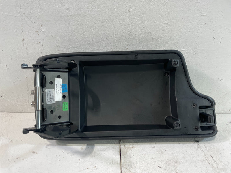 Load image into Gallery viewer, ⭐⭐ 2017-2019 INFINITI QX30 CENTER CONSOLE ARM REST ARMREST LID COVER BLACK ⭐⭐