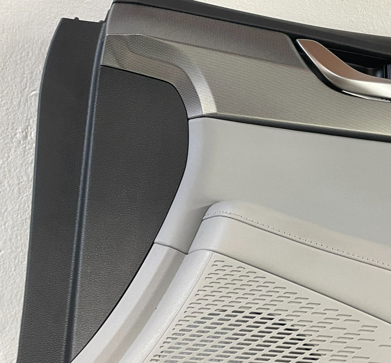 Load image into Gallery viewer, 2020 - 2022 HYUNDAI PALISADE FRONT RIGHT SIDE INTERIOR DOOR TRIM PANEL # 100874