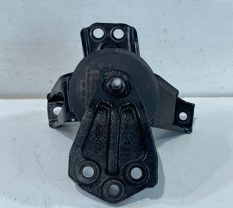 Load image into Gallery viewer, 20-25 HYUNDAI PALISADE FWD FRONT RIGHT SIDE ENGINE MOUNT SUPPORT BRACKET #102170