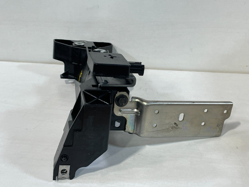 Load image into Gallery viewer, 14-23 INFINITI Q50 Q60 RIGHT RADIATOR CORE SUPPORT FENDER MOUNTING BRACKET 90385