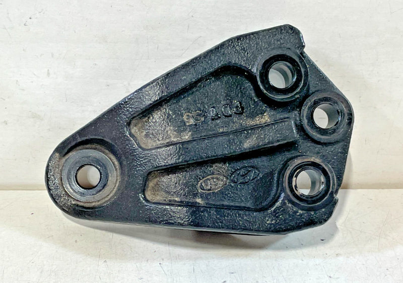 Load image into Gallery viewer, 20-25 HYUNDAI PALISADE FWD FRONT RIGHT ENGINE UPPER MOUNT SUPPORT BRACKET 100208