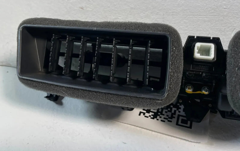 Load image into Gallery viewer, 2022-2025 HYUNDAI IONIQ 5 DASH CENTER AC AIR VENT GRILLE 97410-GI000-LS5 #107226