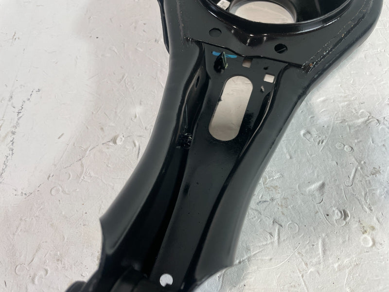 Load image into Gallery viewer, 2022-2025 HYUNDAI TUCSON REAR RIGHT SIDE LOWER CONTROL ARM SPRING PERCH # 104883