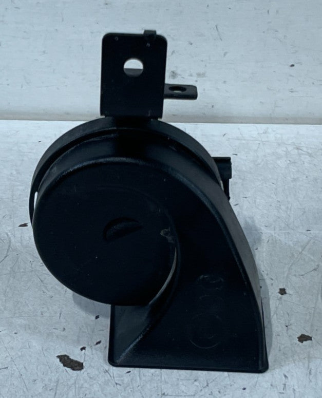 Load image into Gallery viewer, 2022-2025 GENESIS G70 LOW PITCH HORN SIGNAL ALARM W/ BRACKET 96611-G9010 #101003