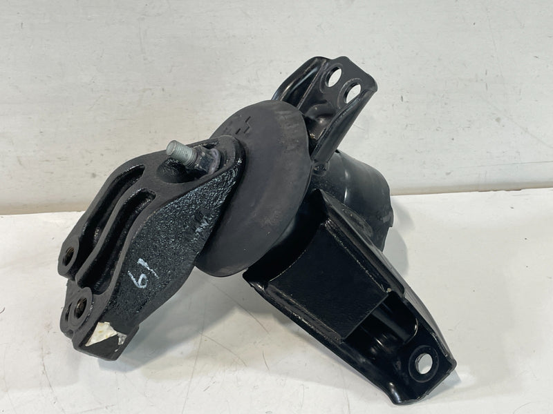 Load image into Gallery viewer, 20-25 HYUNDAI PALISADE FWD FRONT RIGHT SIDE ENGINE MOUNT SUPPORT BRACKET #102170