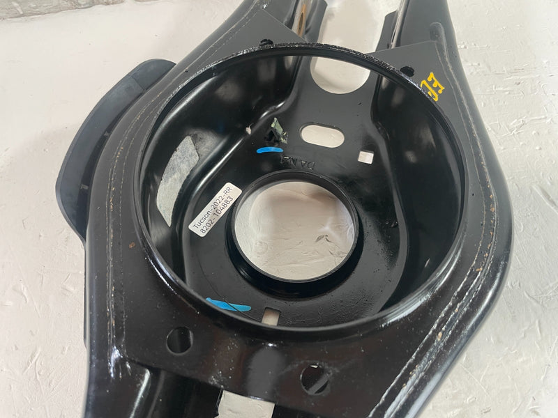 Load image into Gallery viewer, 2022-2025 HYUNDAI TUCSON REAR RIGHT SIDE LOWER CONTROL ARM SPRING PERCH # 104883