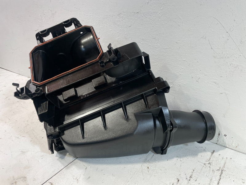 Load image into Gallery viewer, ⭐⭐ 2017-2019 INFINITI QX30 AIR FILTER CLEANER HOUSING INTAKE BOX 16500-5DD0A ⭐⭐