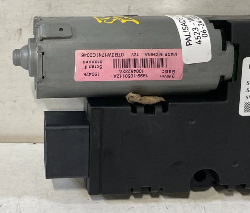 Load image into Gallery viewer, 2020-2025 HYUNDAI PALISADE FRONT SUNROOF SUN ROOF WINDOW GLASS MOTOR # 100234
