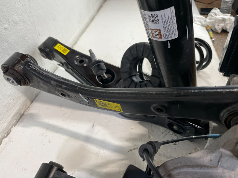 Load image into Gallery viewer, 2023-2025 HYUNDAI PALISADE FWD REAR LEFT SUSPENSION KNEE ASSEMBLY 3.8L # 105200