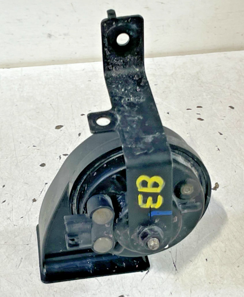 Load image into Gallery viewer, 2022-2025 GENESIS G70 LOW PITCH HORN SIGNAL ALARM W/ BRACKET 96611-G9010 #101003