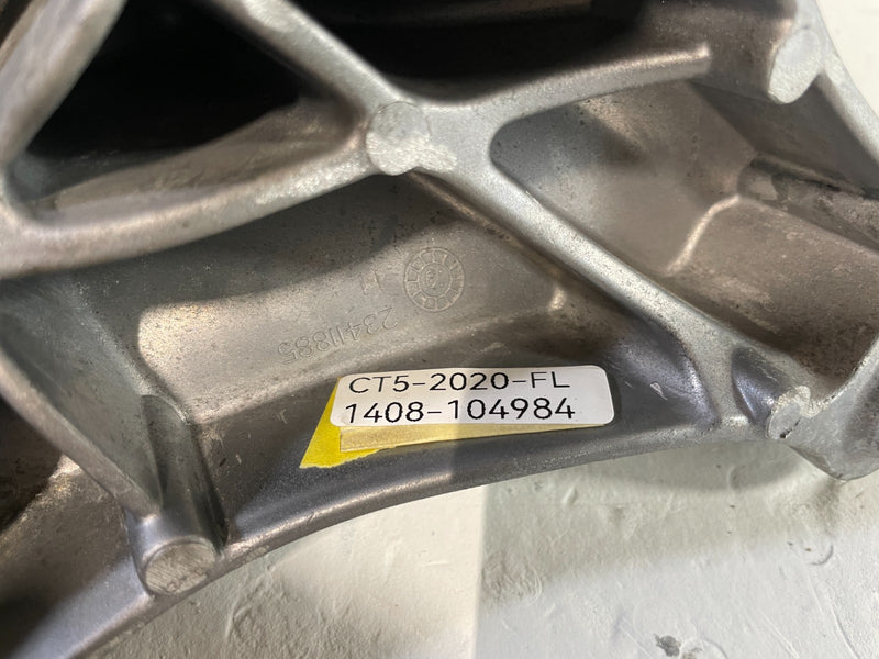 Load image into Gallery viewer, 20-25 CADILLAC CT5 RWD FRONT LEFT ENGINE MOTOR MOUNT SUPPORT BRACKET 2.0L 104984