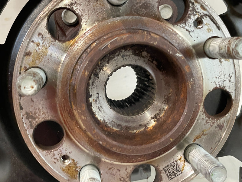 Load image into Gallery viewer, 20-25 HYUNDAI PALISADE AWD REAR LEFT SIDE SPINDLE KNUCKLE W/ BEARING HUB #102418
