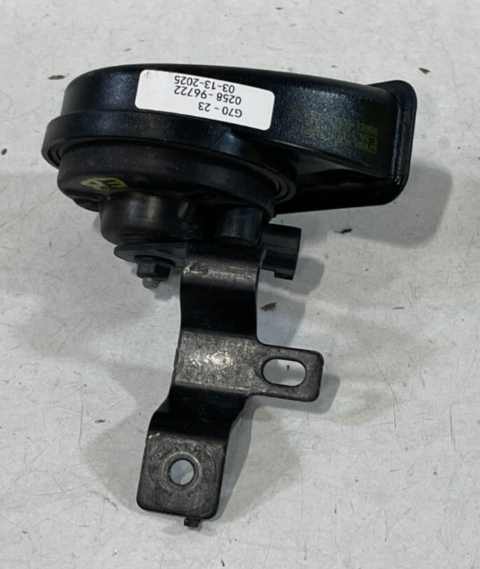 Load image into Gallery viewer, 2022-2025 GENESIS G70 HIGH PITCH HORN SIGNAL ALARM W/ BRACKET 96621-G9010 #96722