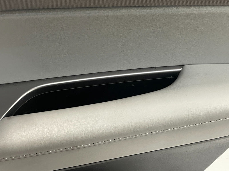 Load image into Gallery viewer, 2020 - 2022 HYUNDAI PALISADE FRONT RIGHT SIDE INTERIOR DOOR TRIM PANEL # 100874