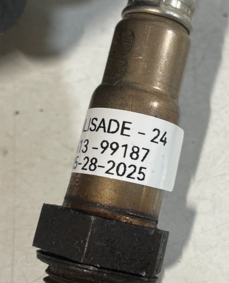 Load image into Gallery viewer, 20-25 HYUNDAI PALISADE FRONT RIGHT UPPER EXHAUST LAMBDA O2 OXYGEN SENSOR # 99187