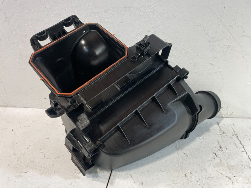 Load image into Gallery viewer, ⭐⭐ 2017-2019 INFINITI QX30 AIR FILTER CLEANER HOUSING INTAKE BOX 16500-5DD0A ⭐⭐