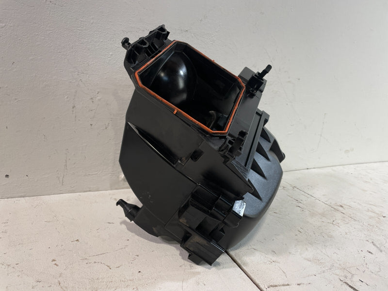Load image into Gallery viewer, ⭐⭐ 2017-2019 INFINITI QX30 AIR FILTER CLEANER HOUSING INTAKE BOX 16500-5DD0A ⭐⭐