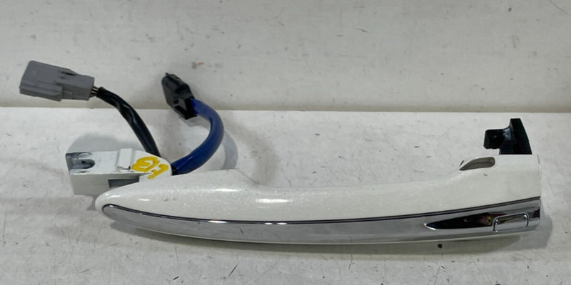Load image into Gallery viewer, 2017-2020 INFINITI Q60 FRONT RIGHT SIDE EXTERIOR DOOR HANDLE WHITE (QAB) # 98640
