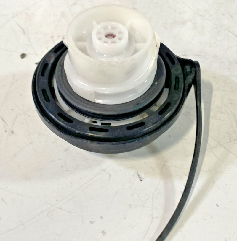 Load image into Gallery viewer, 04-25 HYUNDAI PALISADE ELANTRA GENESIS G70 REAR FUEL GAS TANK FILLER CAP #103596