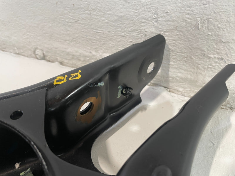 Load image into Gallery viewer, 2022-2025 HYUNDAI TUCSON REAR RIGHT SIDE LOWER CONTROL ARM SPRING PERCH # 104883