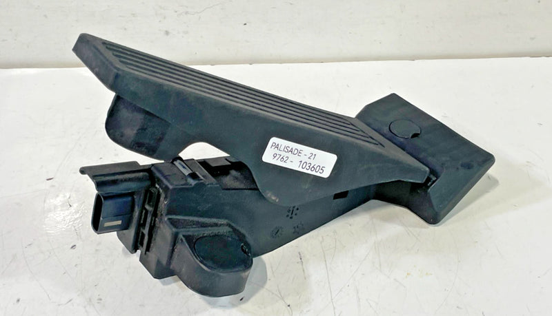 Load image into Gallery viewer, HYUNDAI PALISADE SANTA FE GAS PEDAL ACCELERATOR THROTTLE TRAVEL SENSOR # 103605