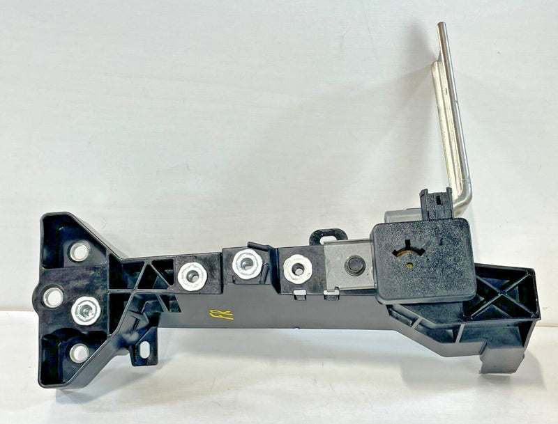 Load image into Gallery viewer, 14-23 INFINITI Q50 Q60 RIGHT RADIATOR CORE SUPPORT FENDER MOUNTING BRACKET 90385