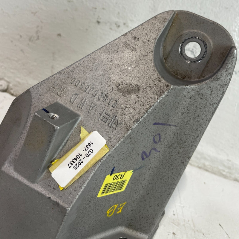 Load image into Gallery viewer, 2019-2023 GENESIS G70 AWD FRONT RIGHT SIDE ENGINE MOUNT SUPPORT BRACKET # 104337