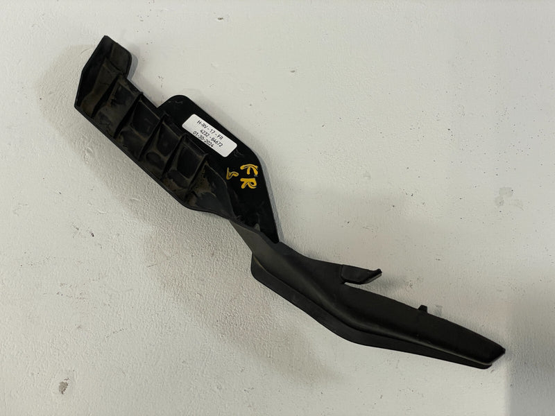 Load image into Gallery viewer, 2016 - 2020 HONDA HR-V FRONT RIGHT PASSENGER SIDE WINDSHIELD TRIM BLACK # 84672