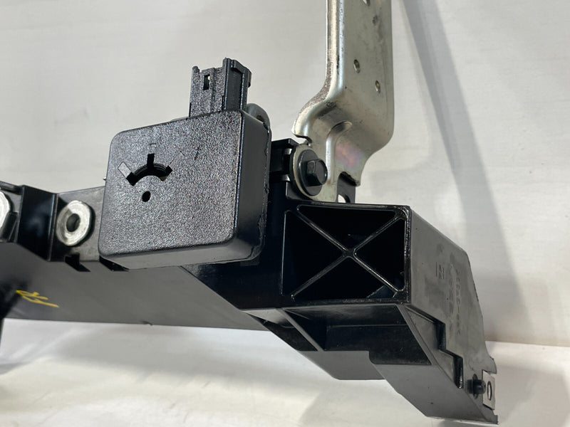 Load image into Gallery viewer, 14-23 INFINITI Q50 Q60 RIGHT RADIATOR CORE SUPPORT FENDER MOUNTING BRACKET 90385