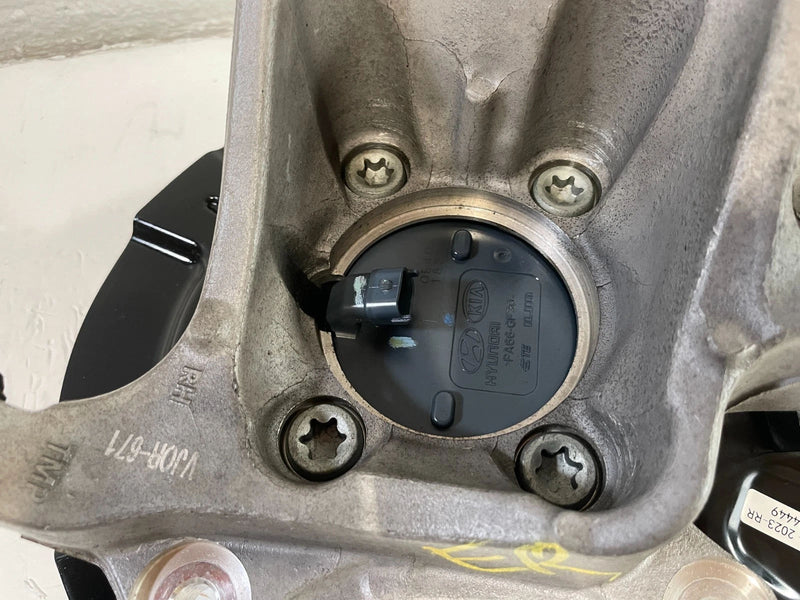 Load image into Gallery viewer, 21-25 HYUNDAI SANTA FE AWD REAR RIGHT SIDE SPINDLE KNUCKLE W/ BEARING HUB 104449