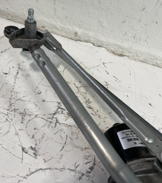 19-25 GENESIS G70 FRONT WINDSHIELD WIPER TRANSMISSION LINKAGE W/ MOTOR