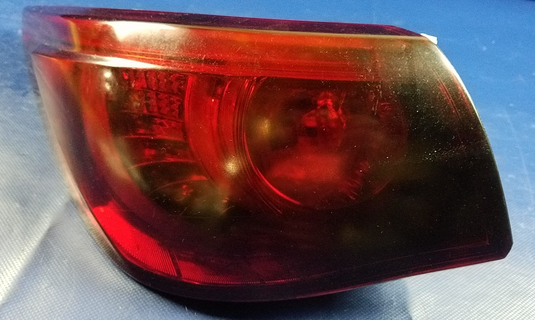 2016 - 2017 INFINITI Q50 LEFT SIDE TAIL LIGHT LAMP QUARTER PANEL MOUNTED